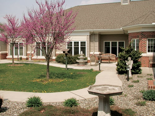 Well manicured courtyard garden, well suited to peaceful relaxation.