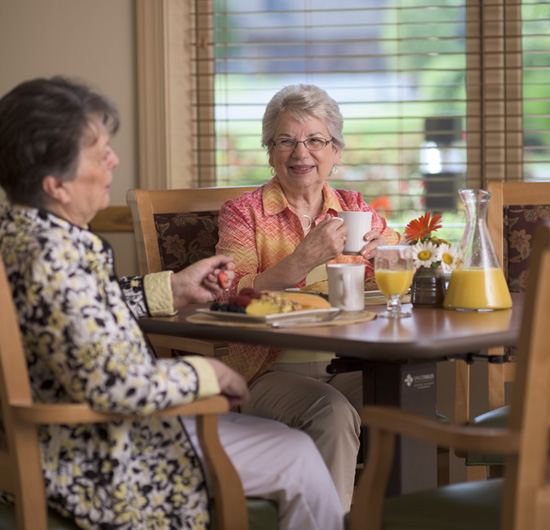 Two residents eating breakfast